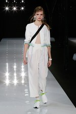 エンポリオ アルマーニ 2018年春夏コレクション - 幻想的な海の世界を自由に泳ぎ回る｜写真24