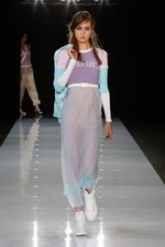 エンポリオ アルマーニ 2018年春夏コレクション - 幻想的な海の世界を自由に泳ぎ回る｜写真50