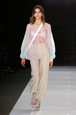 エンポリオ アルマーニ 2018年春夏コレクション - 幻想的な海の世界を自由に泳ぎ回る｜写真52