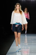 エンポリオ アルマーニ 2018年春夏コレクション - 幻想的な海の世界を自由に泳ぎ回る｜写真86