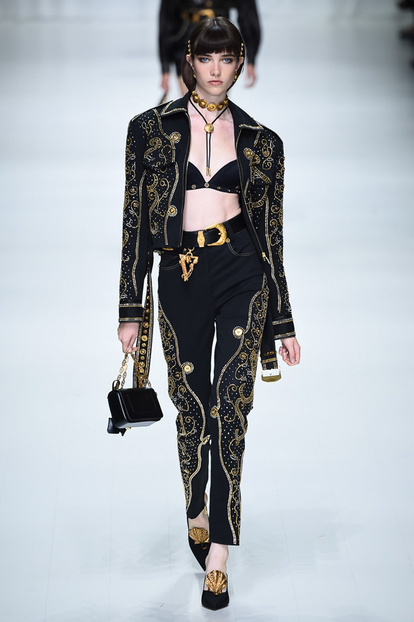 ヴェルサーチェ(VERSACE) 2018年春夏ウィメンズコレクション シルエット - 写真8