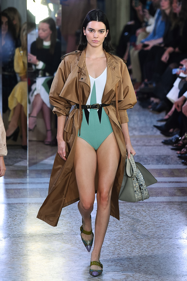 ボッテガ・ヴェネタ(BOTTEGA VENETA) 2018年春夏ウィメンズ&メンズコレクション シルエット - 写真37