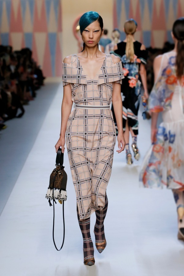 フェンディ(FENDI) 2018年春夏ウィメンズコレクション  - 写真15