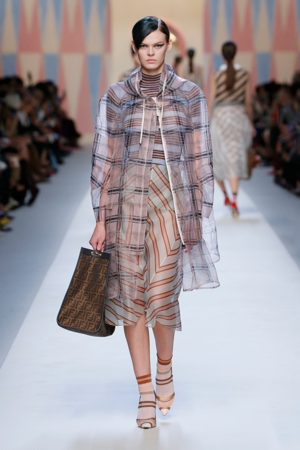 フェンディ(FENDI) 2018年春夏ウィメンズコレクション  - 写真31