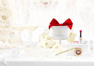 コスメデコルテのクリスマスコフレ - 人気のアイグロウ ジェムやルージュをセットに|写真1