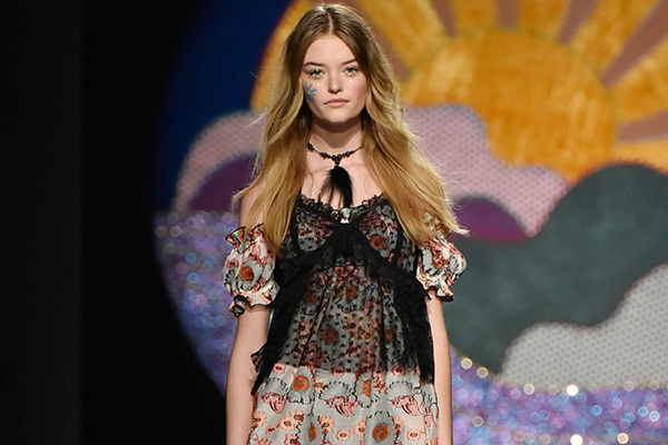 2018年春夏ニューヨークコレクション｜アナ スイ 2018年春夏コレクション - ハンドメイドのアイテムが主張する自由と幸福