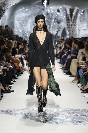 ディオール 2018年春夏コレクション - ニキ・ド・サンファルの作品に想いを重ねて｜写真13