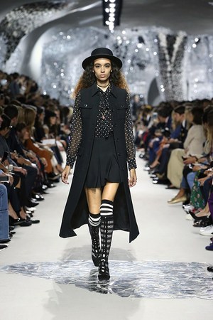ディオール 2018年春夏コレクション - ニキ・ド・サンファルの作品に想いを重ねて｜写真18