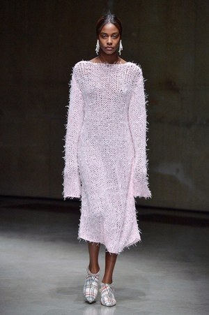 クリストファー ケイン(Christopher Kane) 2018年春夏ウィメンズコレクション  - 写真12
