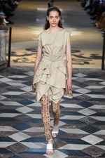 コシェ 2018年春夏コレクション - 教会に響き渡る”多様性”を楽しむ音色｜写真2