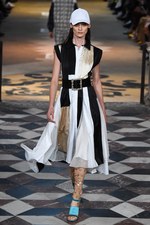 コシェ 2018年春夏コレクション - 教会に響き渡る”多様性”を楽しむ音色｜写真5