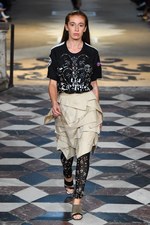 コシェ 2018年春夏コレクション - 教会に響き渡る”多様性”を楽しむ音色｜写真12