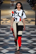 コシェ 2018年春夏コレクション - 教会に響き渡る”多様性”を楽しむ音色｜写真14