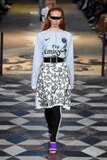 コシェ 2018年春夏コレクション - 教会に響き渡る”多様性”を楽しむ音色｜写真28