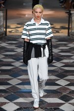 コシェ 2018年春夏コレクション - 教会に響き渡る”多様性”を楽しむ音色｜写真31