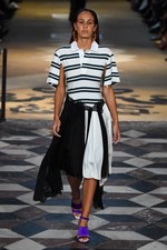 コシェ 2018年春夏コレクション - 教会に響き渡る”多様性”を楽しむ音色｜写真34