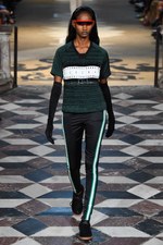 コシェ 2018年春夏コレクション - 教会に響き渡る”多様性”を楽しむ音色｜写真36