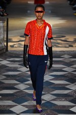 コシェ 2018年春夏コレクション - 教会に響き渡る”多様性”を楽しむ音色｜写真40