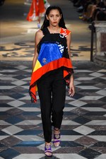 コシェ 2018年春夏コレクション - 教会に響き渡る”多様性”を楽しむ音色｜写真44