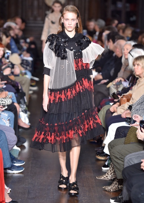 シモーネ ロシャ(SIMONE ROCHA) 2018年春夏ウィメンズコレクション  - 写真18