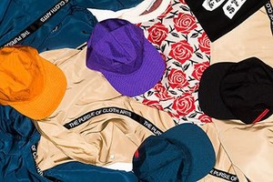 ネオンサインやオーラリーが、セレクトショップ「O」とコラボ - コーチジャケットなど発売