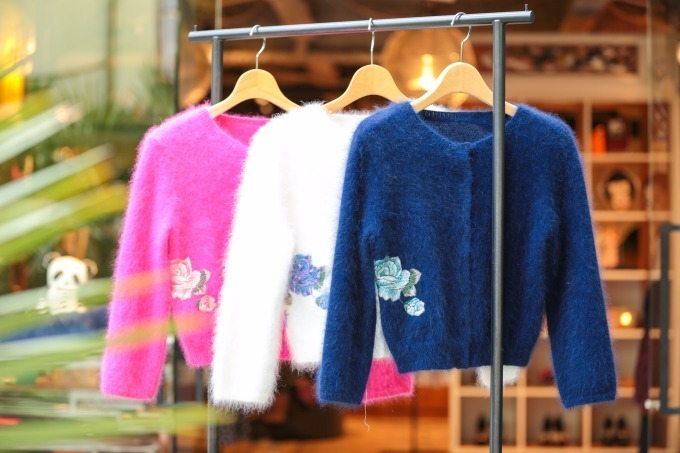 ケイタ マルヤマ×人気スタイリスト・風間ゆみえ、チャイナドレスやヴィンテージ雑貨を限定販売 