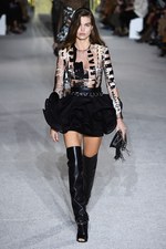 バルマン 2018年春夏コレクション - 程よい抜け感はグラマラスなムードを引き立てる｜写真6