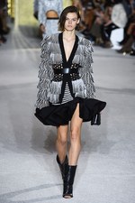 バルマン 2018年春夏コレクション - 程よい抜け感はグラマラスなムードを引き立てる｜写真15