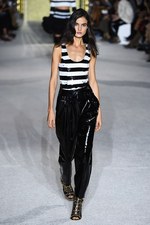 バルマン 2018年春夏コレクション - 程よい抜け感はグラマラスなムードを引き立てる｜写真26