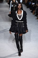 バルマン 2018年春夏コレクション - 程よい抜け感はグラマラスなムードを引き立てる｜写真48