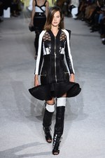 バルマン 2018年春夏コレクション - 程よい抜け感はグラマラスなムードを引き立てる｜写真49