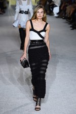 バルマン 2018年春夏コレクション - 程よい抜け感はグラマラスなムードを引き立てる｜写真50