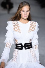 バルマン 2018年春夏コレクション - 程よい抜け感はグラマラスなムードを引き立てる｜写真52