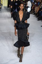 バルマン 2018年春夏コレクション - 程よい抜け感はグラマラスなムードを引き立てる｜写真55