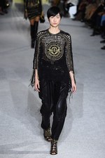 バルマン 2018年春夏コレクション - 程よい抜け感はグラマラスなムードを引き立てる｜写真71