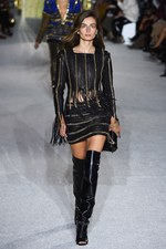 バルマン 2018年春夏コレクション - 程よい抜け感はグラマラスなムードを引き立てる｜写真72