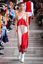 イーチ × アザー 2018年春夏コレクション - 無秩序な集合体は不気味さをはらむパラダイス｜写真5