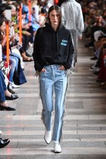 イーチ × アザー 2018年春夏コレクション - 無秩序な集合体は不気味さをはらむパラダイス｜写真20