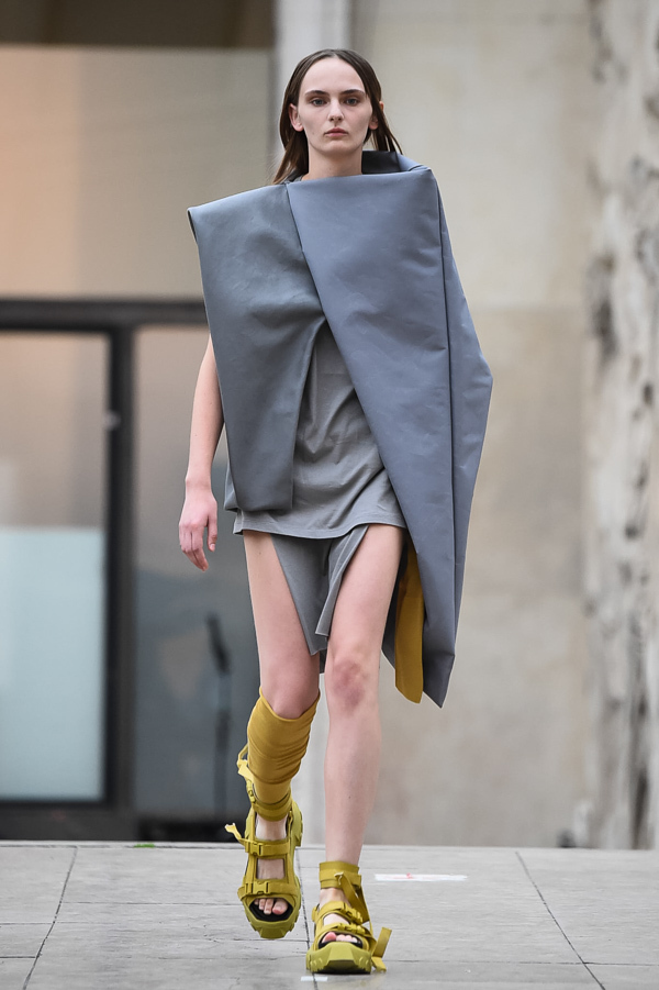 リック・オウエンス(Rick Owens) 2018年春夏ウィメンズコレクション  - 写真16