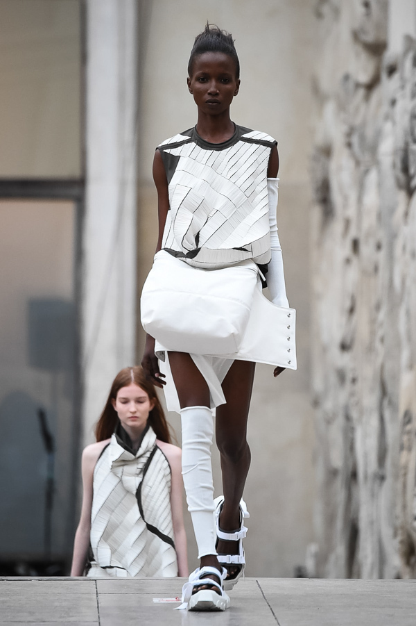 リック・オウエンス(Rick Owens) 2018年春夏ウィメンズコレクション  - 写真22