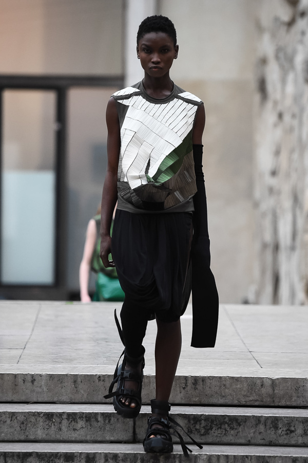 リック・オウエンス(Rick Owens) 2018年春夏ウィメンズコレクション シルエット - 写真23