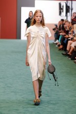 カルヴェン 2018年春夏コレクション - 新生カルヴェンデビューショーは若々しく慎ましく｜写真4