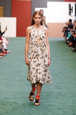 カルヴェン 2018年春夏コレクション - 新生カルヴェンデビューショーは若々しく慎ましく｜写真24