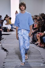 マイケル・コース コレクション 2018年春夏、ペールカラーで表現するトロピカルムード｜写真10