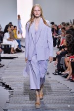 マイケル・コース コレクション 2018年春夏、ペールカラーで表現するトロピカルムード｜写真11