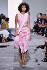 マイケル・コース コレクション 2018年春夏、ペールカラーで表現するトロピカルムード｜写真15