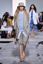 マイケル・コース コレクション 2018年春夏、ペールカラーで表現するトロピカルムード｜写真21