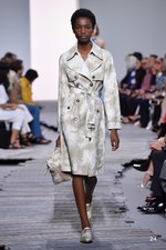 マイケル・コース コレクション 2018年春夏、ペールカラーで表現するトロピカルムード｜写真24