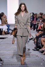 マイケル・コース コレクション 2018年春夏、ペールカラーで表現するトロピカルムード｜写真35