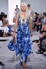 マイケル・コース コレクション 2018年春夏、ペールカラーで表現するトロピカルムード｜写真39